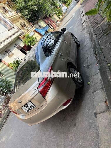 Toyota Vios E Số sàn Vàng cát