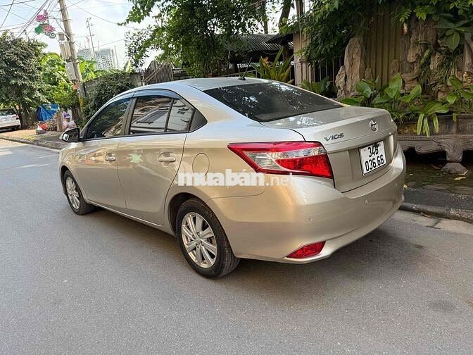 Toyota Vios E Số sàn Vàng cát