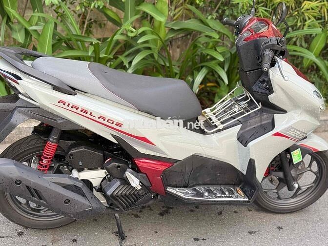 Honda Air Blade 125 2026 Trắng đỏ 600 km