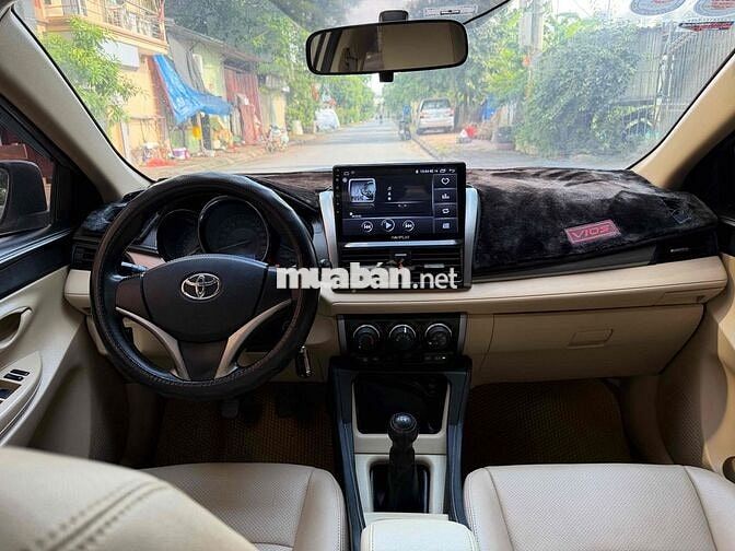 Toyota Vios E Số sàn Vàng cát