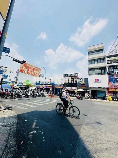 CHO THUÊ NHÀ MẶT TIỀN NGAY NGÃ TƯ PHAN VĂN TRỊ P5 GẦN EMART