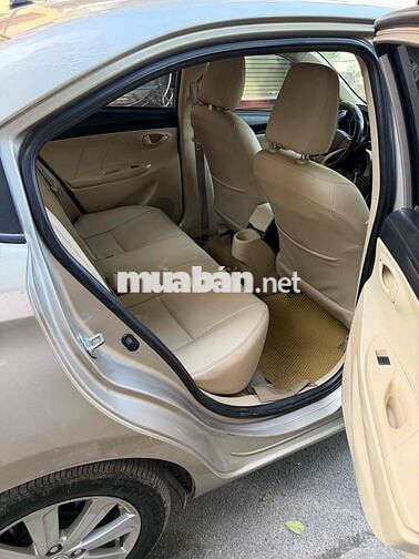 Toyota Vios E Số sàn Vàng cát