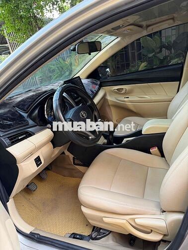 Toyota Vios E Số sàn Vàng cát