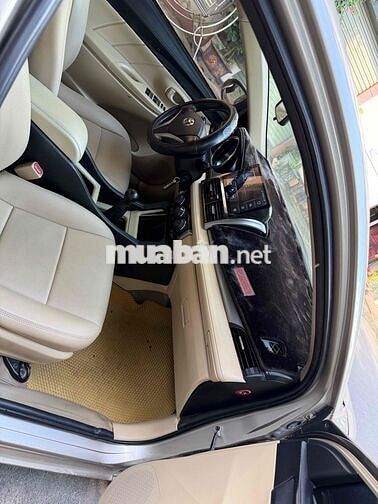 Toyota Vios E Số sàn Vàng cát