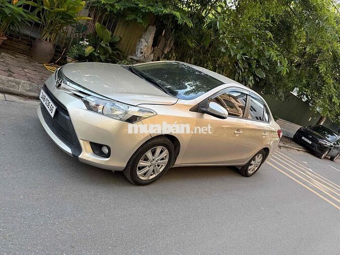 Toyota Vios E Số sàn Vàng cát