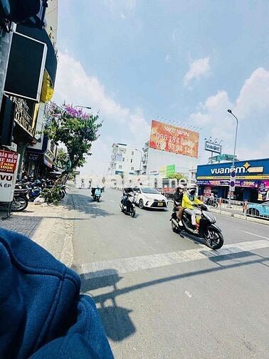 CHO THUÊ NHÀ MẶT TIỀN NGAY NGÃ TƯ PHAN VĂN TRỊ P5 GẦN EMART