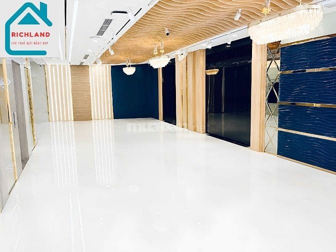 Nhà góc 2 MT An Dương Vương Q.5, 9x20m, hầm lửng 5L, thang máy có PCCC