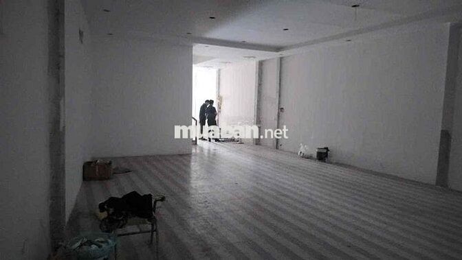 Chính chủ cho thuê nhà mặt tiền Lê Hồng Phong, sàn khoảng 400m2