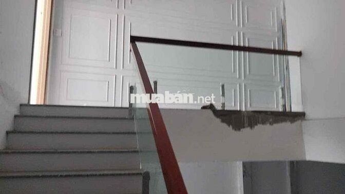 Chính chủ cho thuê nhà mặt tiền Lê Hồng Phong, sàn khoảng 400m2