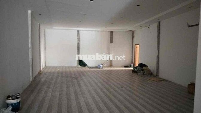 Chính chủ cho thuê nhà mặt tiền Lê Hồng Phong, sàn khoảng 400m2