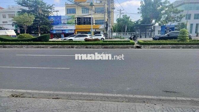 Chính chủ cho thuê nhà mặt tiền Lê Hồng Phong, sàn khoảng 400m2