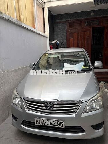 Toyota Innova 2.0 E 2012 Số sàn Bạc