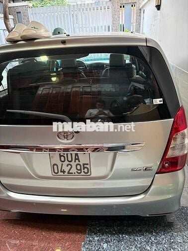 Toyota Innova 2.0 E 2012 Số sàn Bạc
