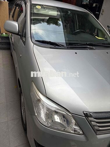 Toyota Innova 2.0 E 2012 Số sàn Bạc