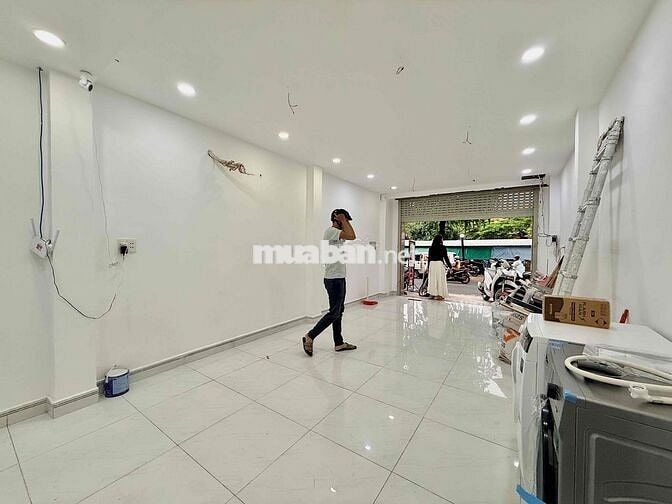MẶT BẰNG KINH DOANH - CÓ PHÒNG Ở LẠI - NGAY NGUYỄN THÁI BÌNH