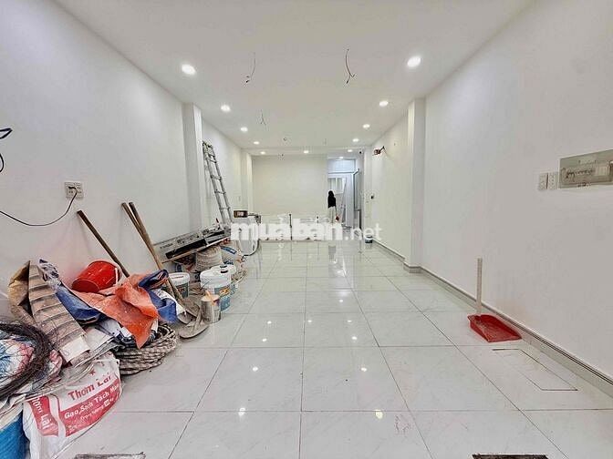 MẶT BẰNG KINH DOANH - CÓ PHÒNG Ở LẠI - NGAY NGUYỄN THÁI BÌNH