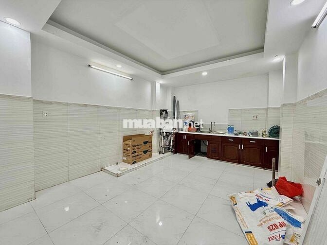 MẶT BẰNG KINH DOANH - CÓ PHÒNG Ở LẠI - NGAY NGUYỄN THÁI BÌNH