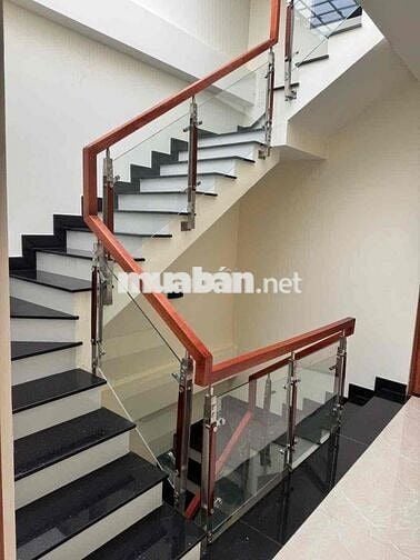Nhà 3 lầu + sân thượng có 4pn 5wc hẻm xe tải, hợp ở gia đình, vp cty