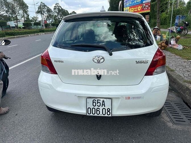 Toyota Yaris 2010 Trắng Xăng Tự động 1.3