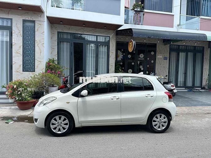 Toyota Yaris 2010 Trắng Xăng Tự động 1.3