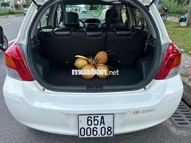 Toyota Yaris 2010 Trắng Xăng Tự động 1.3