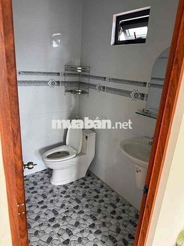 Nhà 3 lầu + sân thượng có 4pn 5wc hẻm xe tải, hợp ở gia đình, vp cty