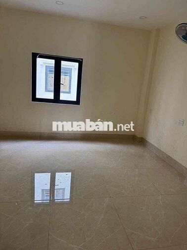 Nhà 3 lầu + sân thượng có 4pn 5wc hẻm xe tải, hợp ở gia đình, vp cty