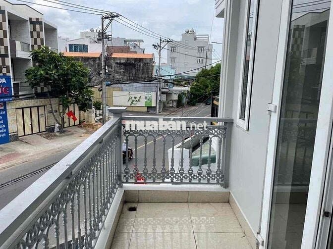 e có 2 phòng ngủ ở tầng 3 cho thue nguyên tầng gồm 2 máy lạnh máy nước