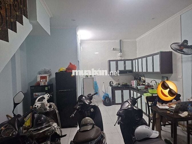 Mình cần cho thuê căn nhà 3 tầng 3 ngủ, ngõ 99 định công hạ