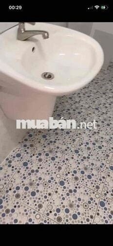 e có 2 phòng ngủ ở tầng 3 cho thue nguyên tầng gồm 2 máy lạnh máy nước