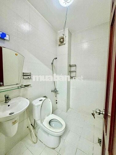 Cho thuê phòng ban công Dương Bá Trạc Q8 kế cầu Nguyễn Văn Cừ