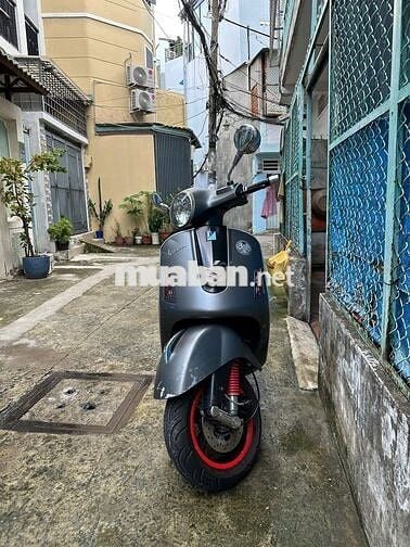 Piaggio Vespa GTS 125 125cc Xám