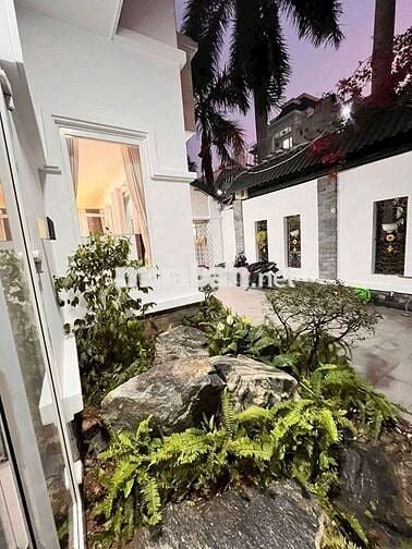 Cho thuê biệt thư full nội thất tên lửa