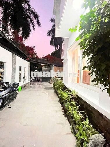 Cho thuê biệt thư full nội thất tên lửa