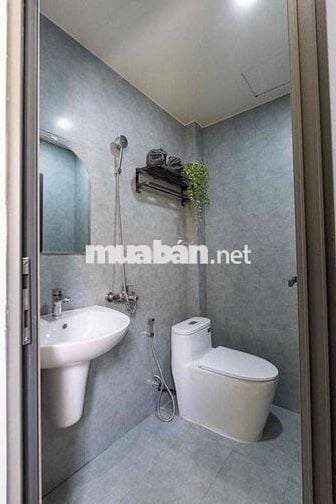 TRỐNG PHÒNG MỘT NGƯỜI CỬA SỔ TRỜI THANG MÁY GIỮ PHÒNG LÂU NGAY CMT8