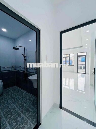 nhỉnh 5 tỷ nhà 2 tầng 70 m2 ngay đường chiến lược bình tân