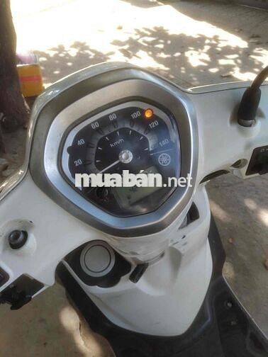 nhà nhỏ bán bớt xe Yamaha Grander Trắng