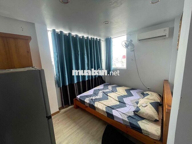 PASS phòng studio full nội thất TRỐNG SẴN, cửa sổ trời lớn