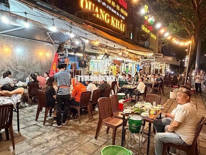 Cần tuyển phục vụ quán nhậu