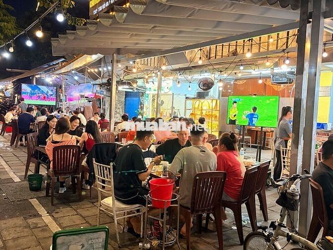 Cần tuyển phục vụ quán nhậu