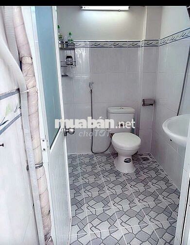 cho thuê nhà nguyên căn nhà mới như hình 3.7x16m 3pn 2wc giá 9tr. 