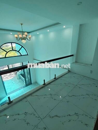 NHÀ HẺM TẢI ĐƯỜNG QL13 GẦN PHỞ HUỲNH TRÂM, 4X18M 5TẦNG 4PN 4WC SÂN OTO