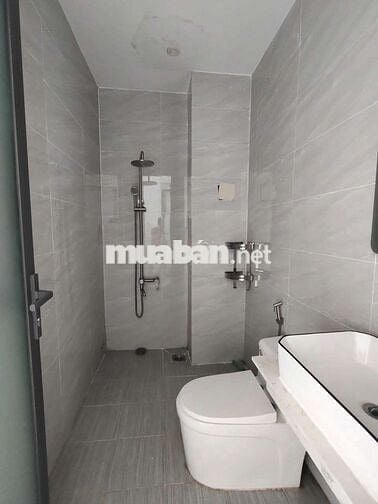 NHÀ HẺM TẢI ĐƯỜNG QL13 GẦN PHỞ HUỲNH TRÂM, 4X18M 5TẦNG 4PN 4WC SÂN OTO