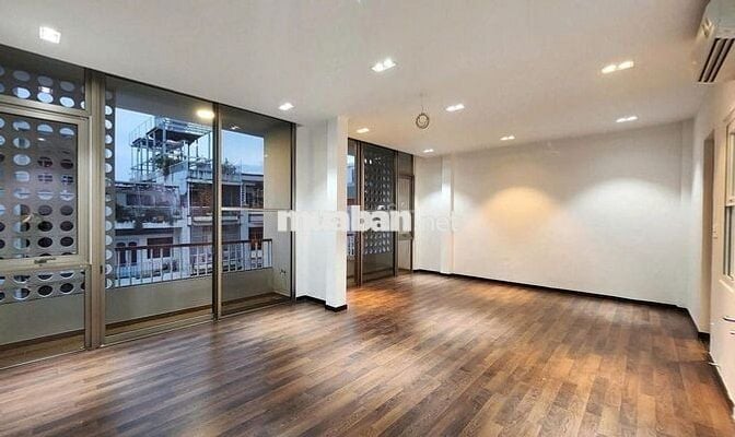 BIỆT THỰ CHO THUÊ - 134D Huỳnh Văn Bánh P.14 Q.PN- 8x18m -CÓ THANG MÁY