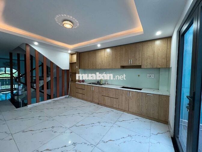 NHÀ HẺM TẢI ĐƯỜNG QL13 GẦN PHỞ HUỲNH TRÂM, 4X18M 5TẦNG 4PN 4WC SÂN OTO