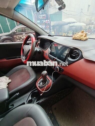 Hyundai i10 Số tự động màu Đỏ