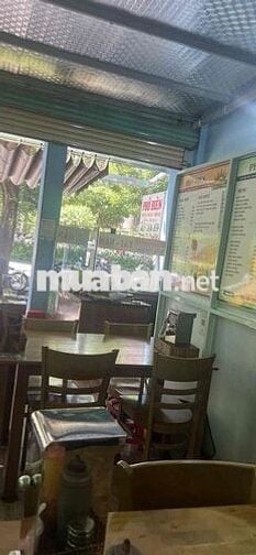 Cần người phụ quán phở gấp