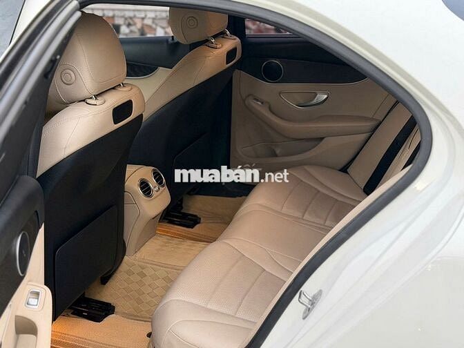 Mercedes Benz C200 Facelift 2019 Trắng | 70,000 Km