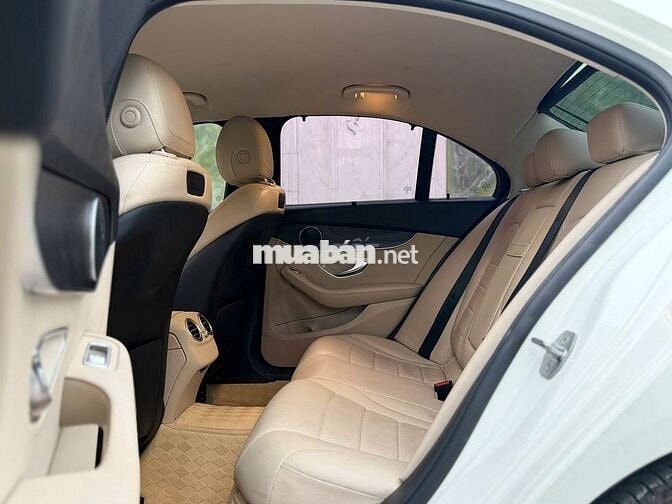 Mercedes Benz C200 Facelift 2019 Trắng | 70,000 Km