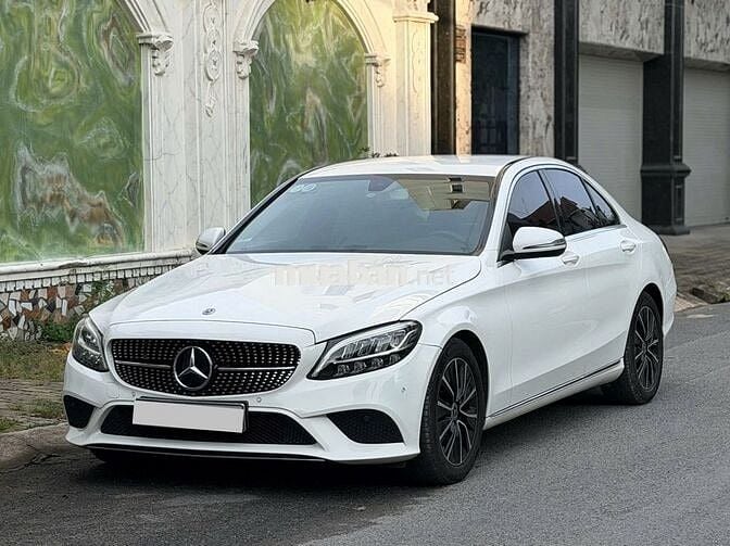 Mercedes Benz C200 Facelift 2019 Trắng | 70,000 Km
